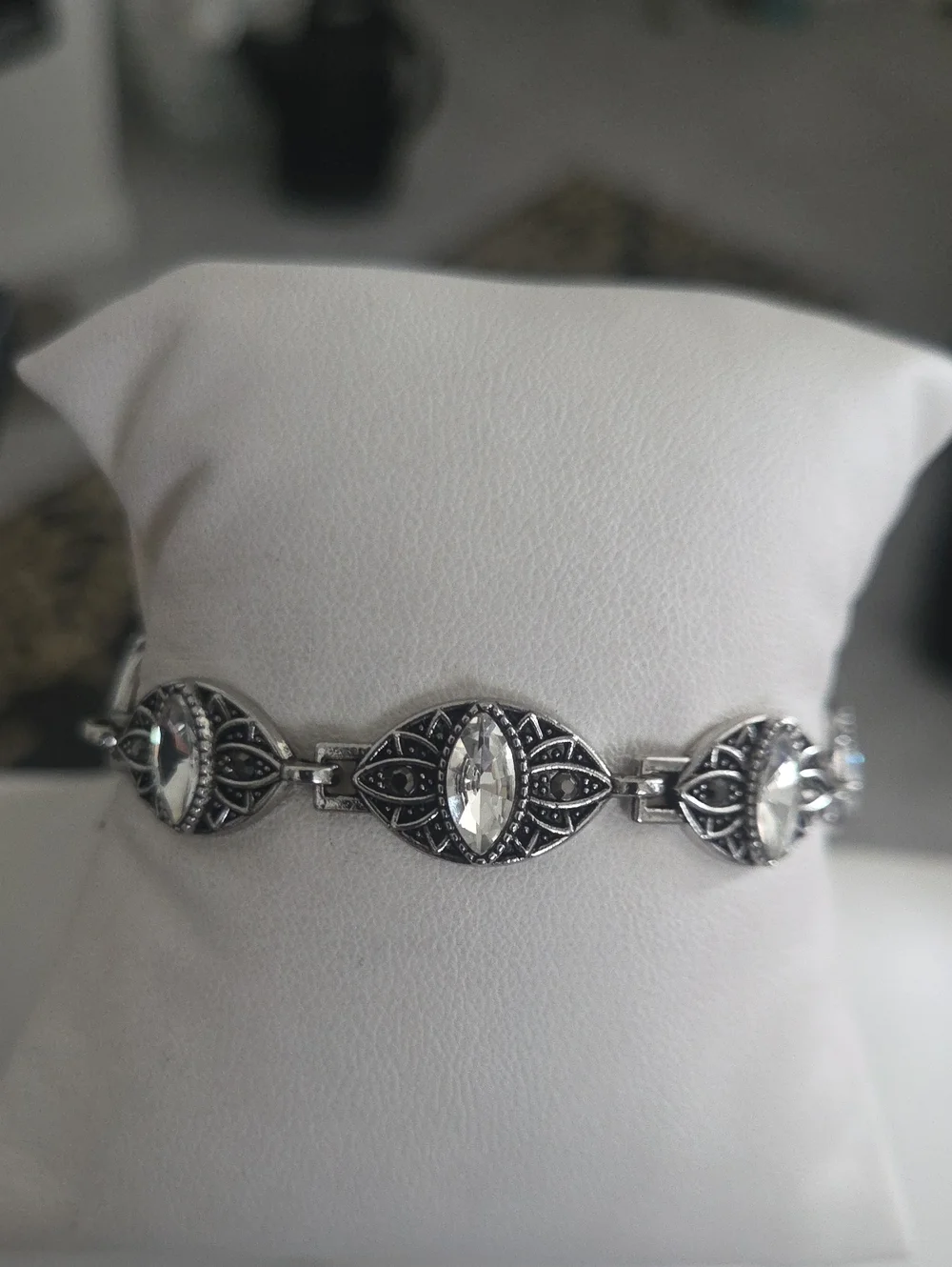 Paparazzi Crown Privilage White Bracelet NWT
